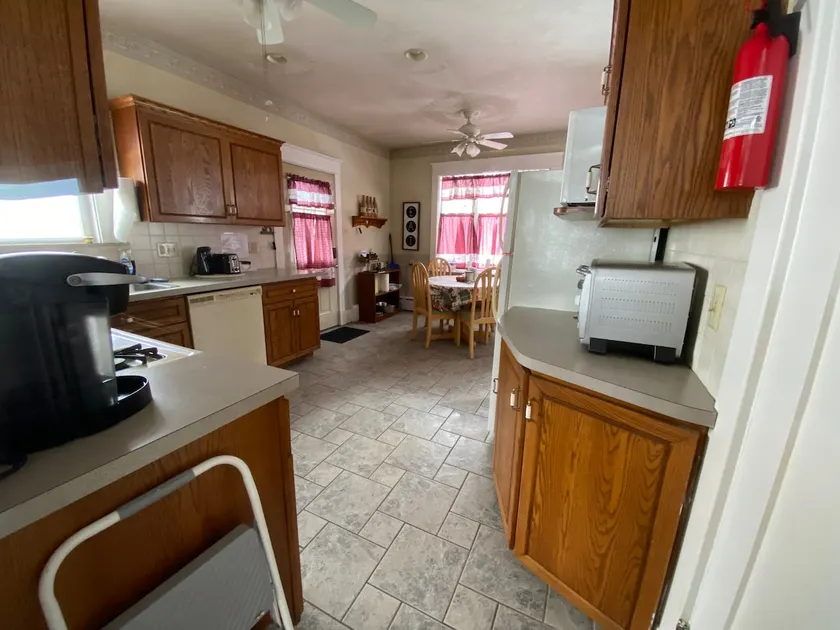 Come and stay in this spacious warm home. - Image 1