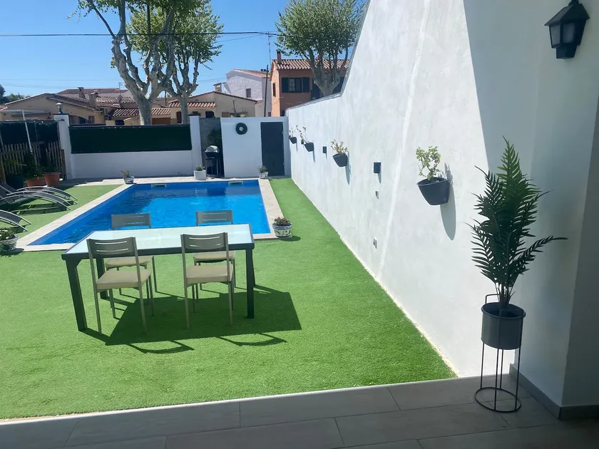 Villa with private pool - Image 1