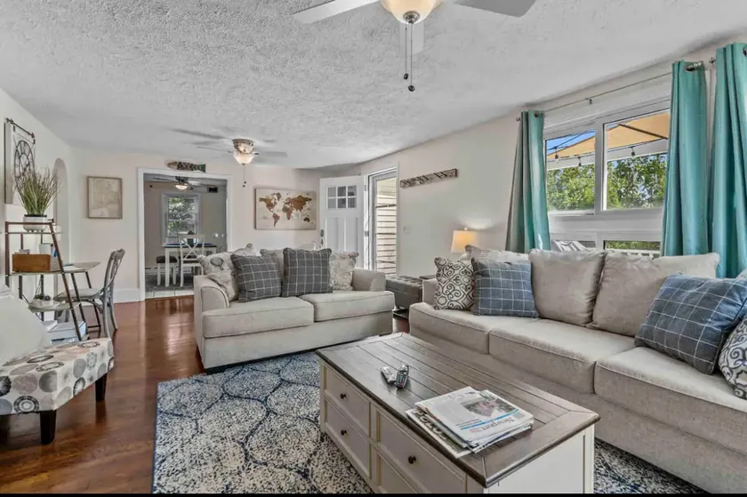 Beach Bungalow Near Newport - Image 1