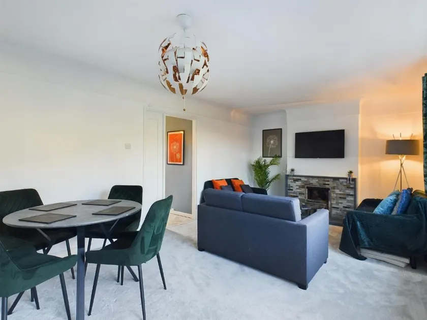 3 bed beautiful home which sleeps up to 6 - Image 1