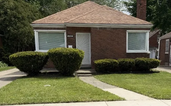 East English Detroit Grosse Pointe Area Home - Image 1