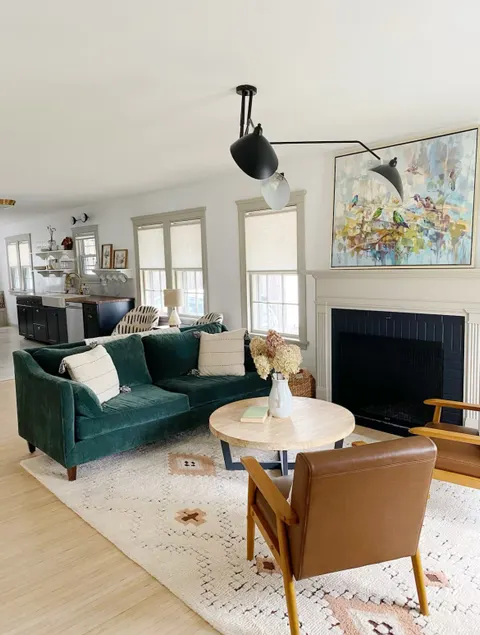 Cozy & Stylish 2BR, Full Kitchen Close to Downtown - Image 1
