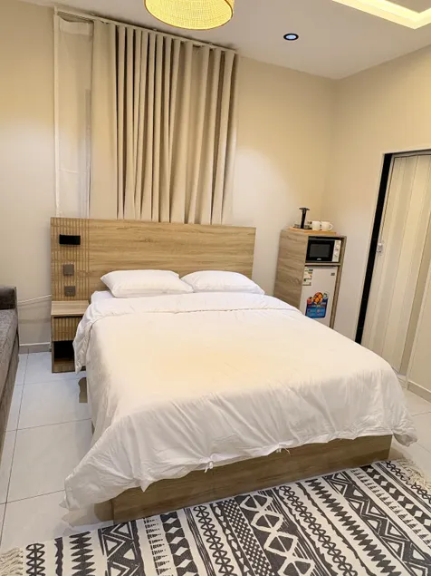 A stylishly furnished studio for a special night - Image 1