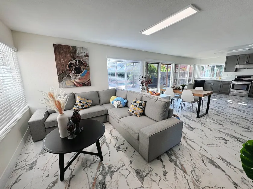 Beautiful house in mira mesa San Diego - Image 1