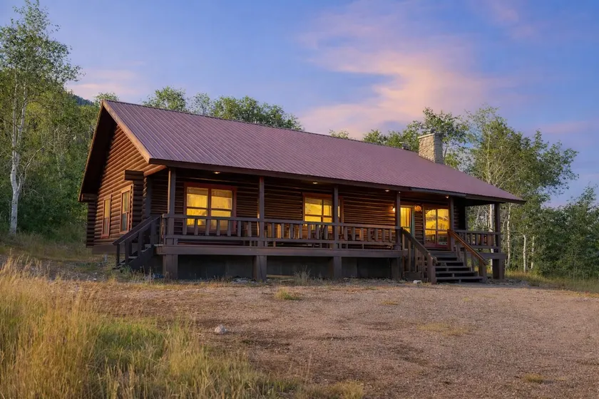 Yellowstone Hill Side•Hotub•AC•12mins2Yellowstone - Image 1