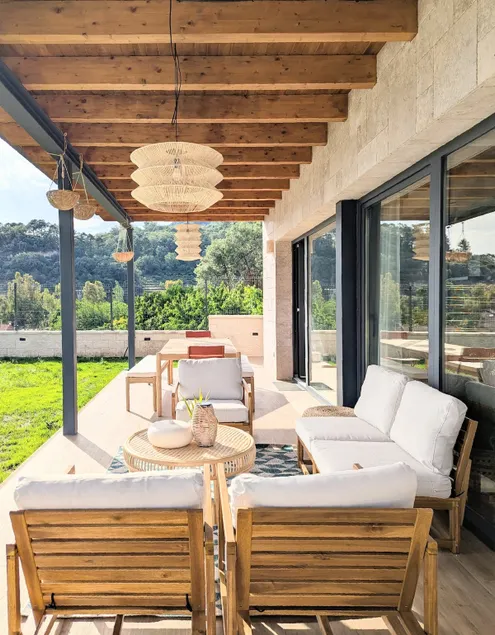 Designer villa with garden, pool and views - Image 1