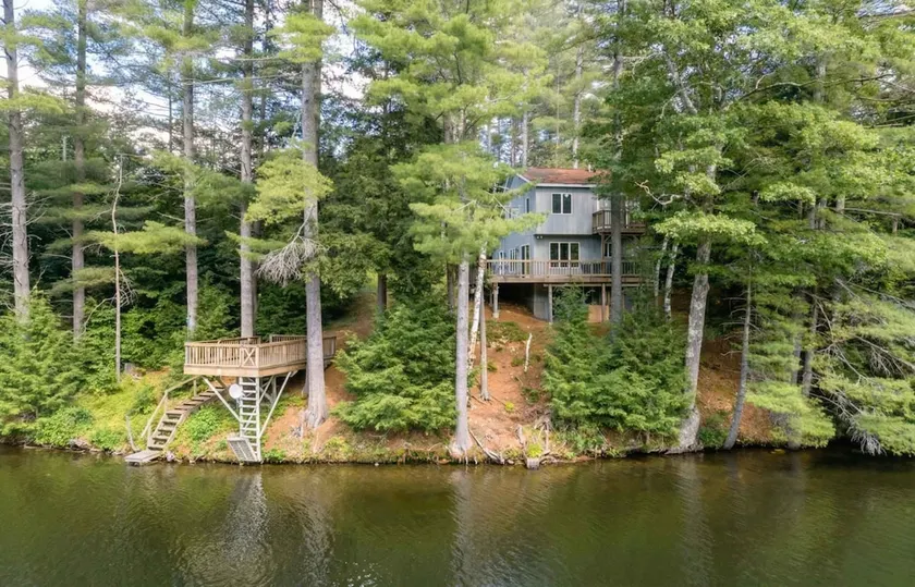 Maplewood 5-BR Lake House 10-min to Okemo - Image 1