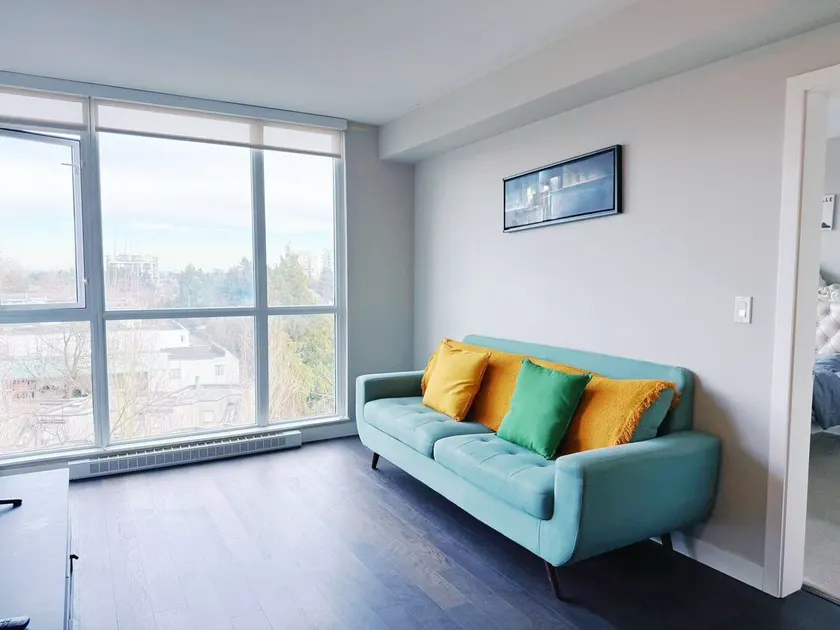 Two-bedroom, two-bathroom air-conditioned apartment in the public market - Image 1