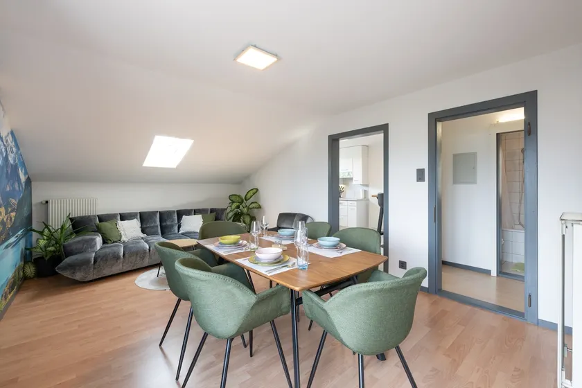 Lakeview top floor appartement - Image 1