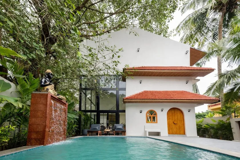Six BR Luxe Villa w/Pool Near Beach - Image 1