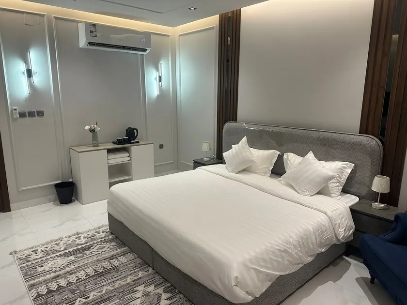 Luxury two-bedroom apartment - Image 1