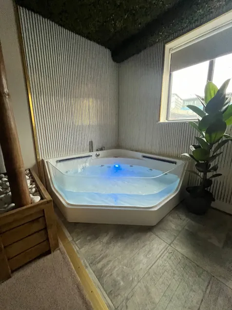Liverpool City Centre Apartment - Image 1