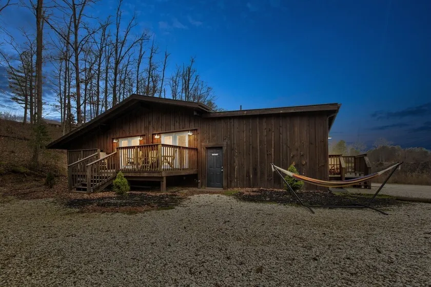 Group Cabin in RRG • Sleeps 16• 4 Tiny Cabins - Image 1