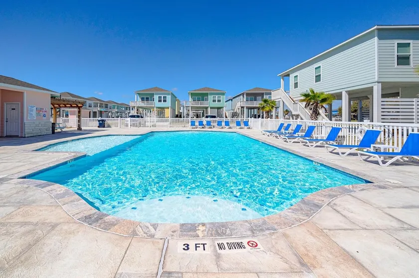 Cozy Cottage w/King Suite • Minutes From Harbors - Image 1