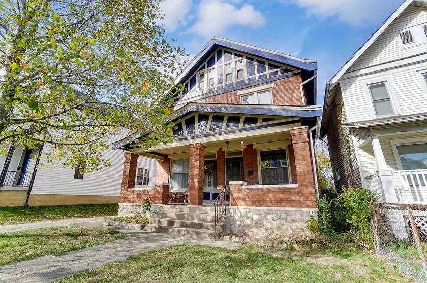 Victorian in Franklin Park - Image 1
