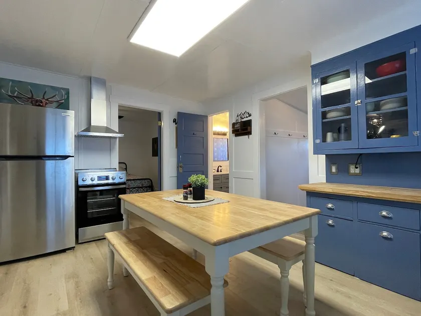 *Fun, Comfy 3BR in McGill & near Ely* - Image 1