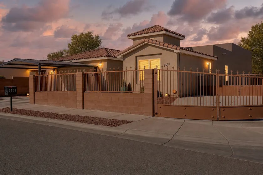Modern with Gated Parking | Private & Safe Retreat - Image 1