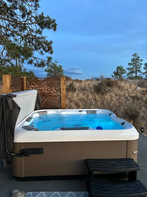 Osoyoos Lake View | 2BR Hot Tub Retreat - Image 1