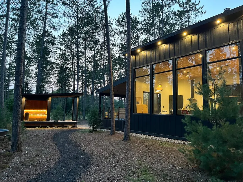 Black Fox Cabin with Private Nordic Spa - Image 1