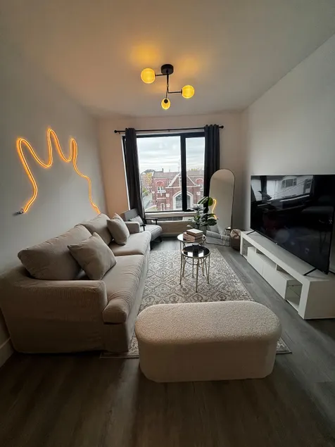 Minimalist Apartment Near Newark AirPort - Image 1