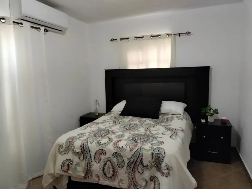 Excellent location CAS 3 blocks from the consulate 5min - Image 1
