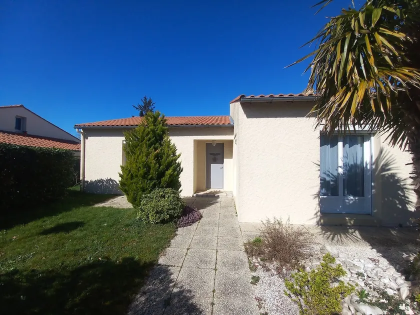 Entire house, 3 quiet bedrooms with outdoor area - Image 1
