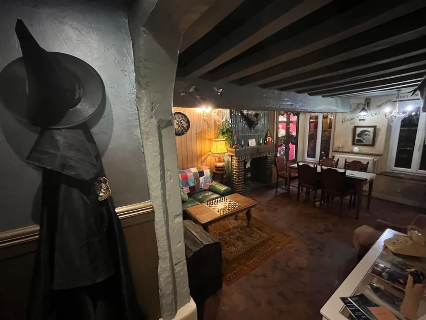 At Harry's Aunt's - Image 1