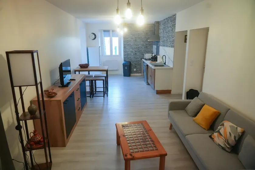 Fully renovated F2 rental - Image 1
