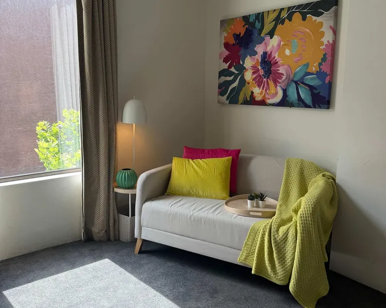 303 Cheerful City Central Crib Sleeps 2 - Image 1