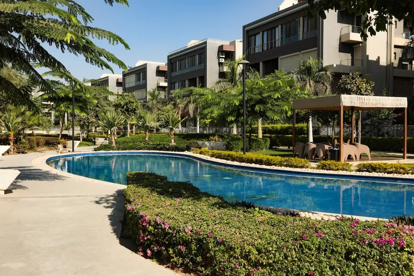 Luxurious Escape Opposite the Auc in Midtown - Image 1