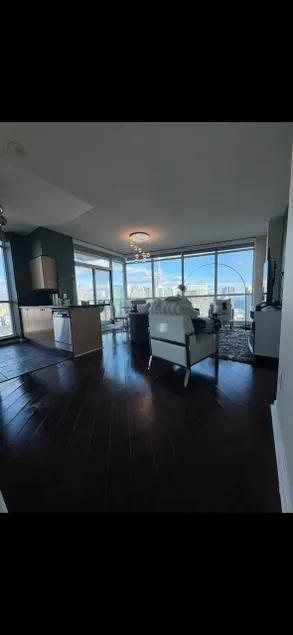 Excellent Toronto view - Image 1