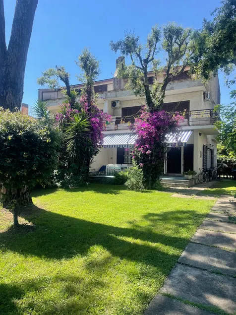 Fregene. Schöne Villa, um Rom und den Strand zu genießen. Guter Preis, guter Service. - Image 1