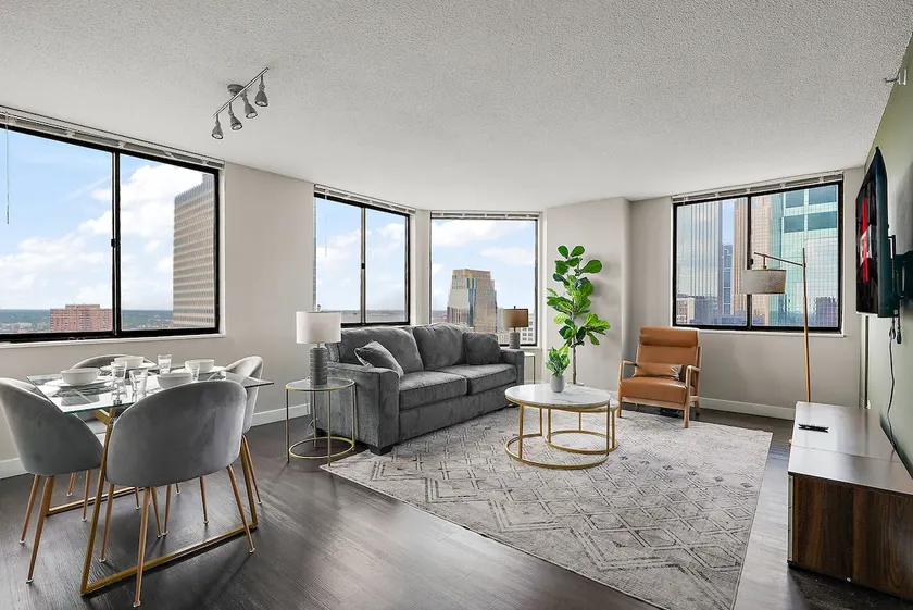 25th Floor • Skyline Views: Free Parking•Pool•Gym - Image 1