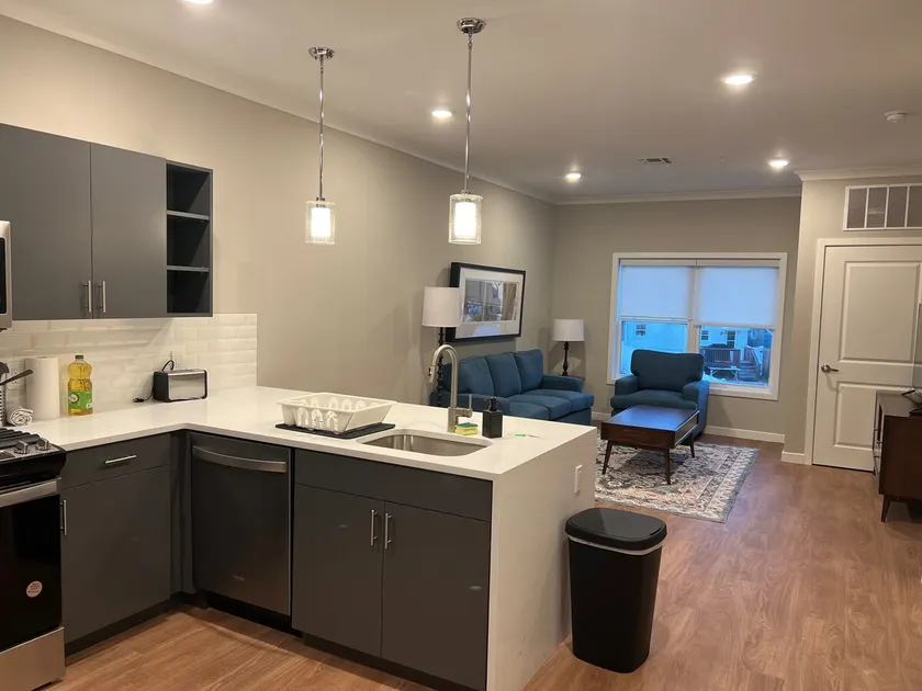 212 Modern 1BR | 2-Min Walk to Train |Free Parking - Image 1