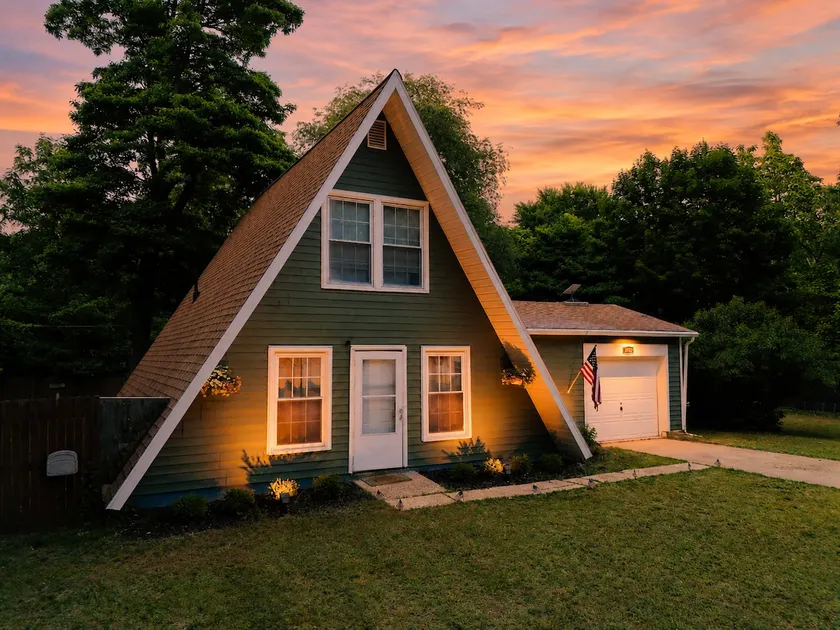 A-frame • Hot Tub • Fire Pit • Wineries • Beach - Image 1