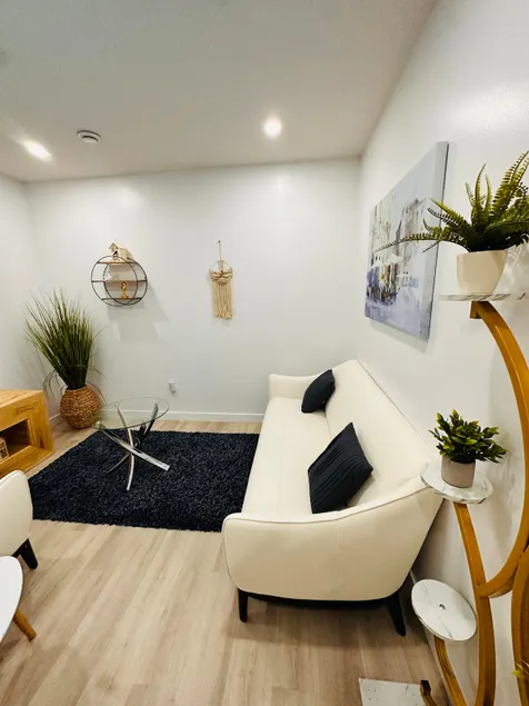 Cozy, 2BR apt., fully furnished! - Image 1