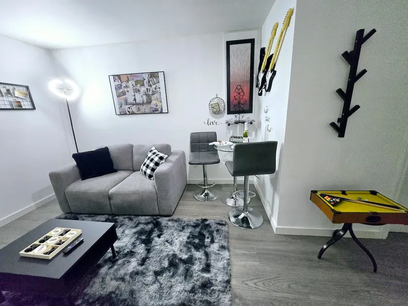 Cozy Private 1br Basement Suite! - Image 1