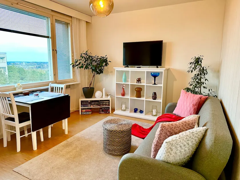 Bright two-room apartment with lake view - Image 1