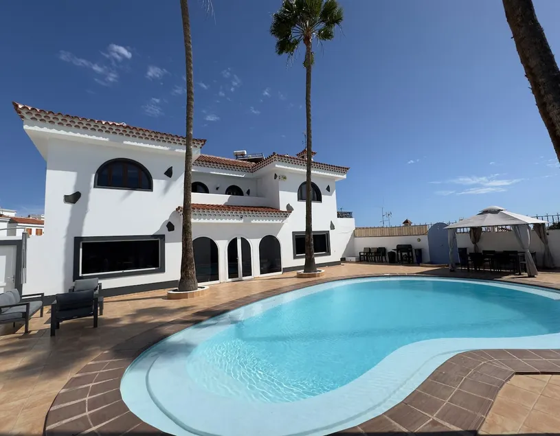 Large Villa in Maspalomas with Huge Private Pool, Jacuzzi & Gym - Image 1