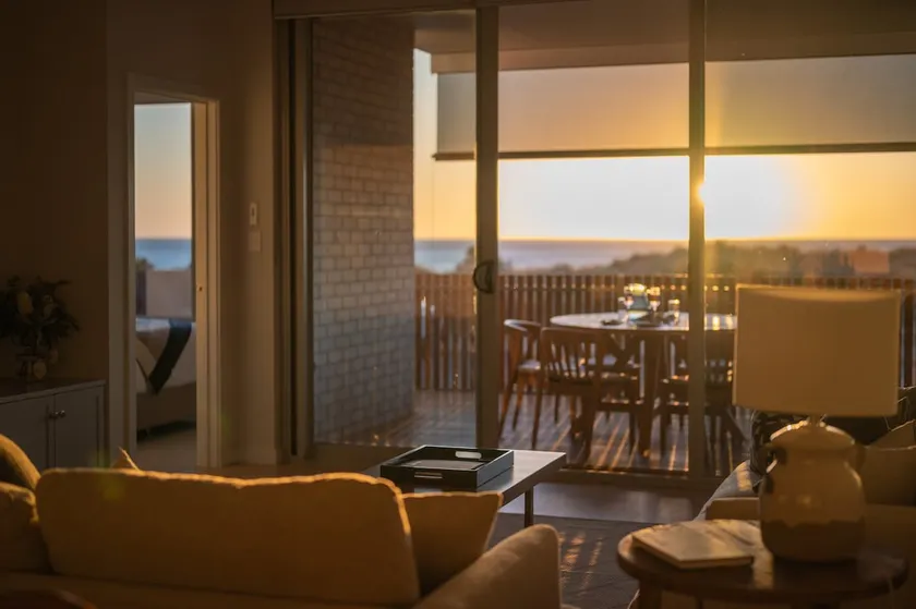 Luxe Beachfront Retreat, sleeps 6 - Image 1