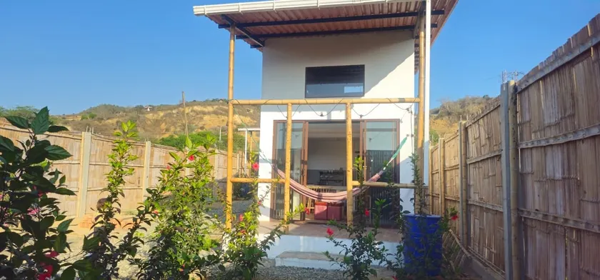 Small manta ray house - Image 1