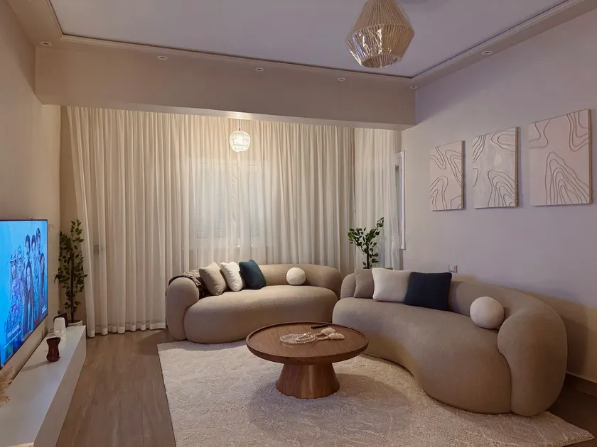 Warm Modern Apartment - Image 1