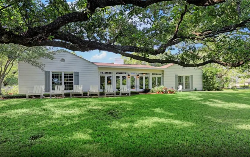 Luxury 6 Bedroom Vintage Estate sitting in 11Acres - Image 1