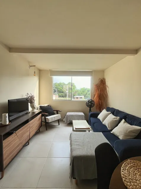 Apt overlooks the mountains - Image 1