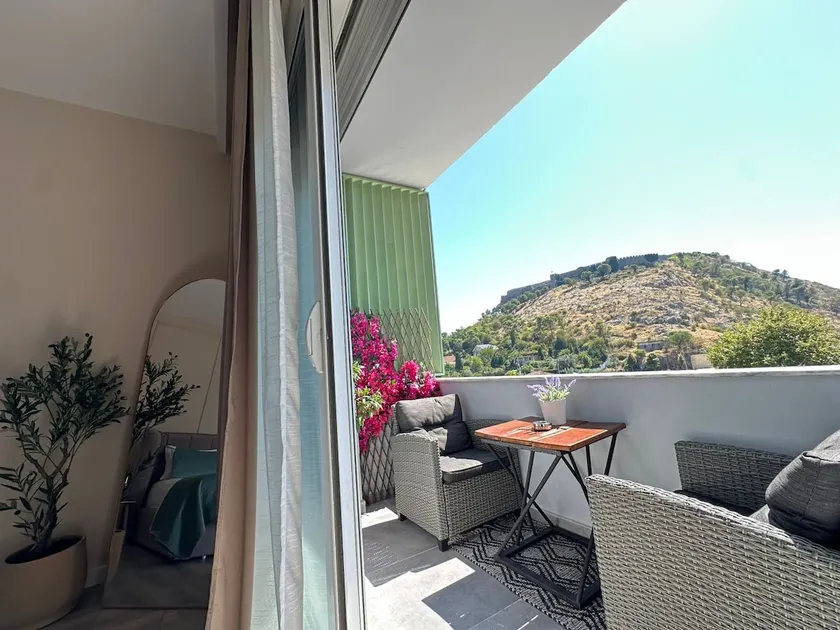 Castleview Suites 1 - Image 1