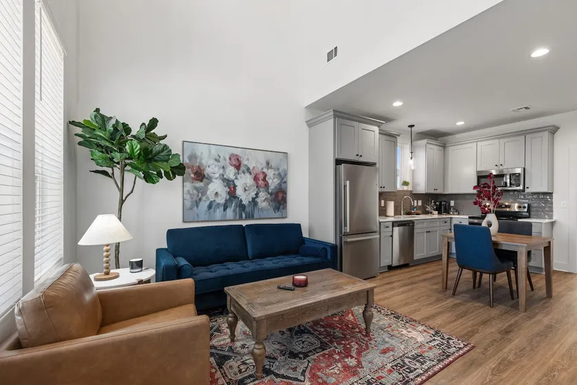 Blues House • KING • Cajun Luxury • Prime Location • WiFi - Image 1