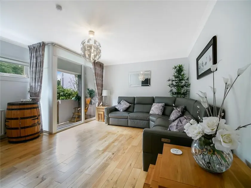 Beautiful House in Thornliebank - Image 1