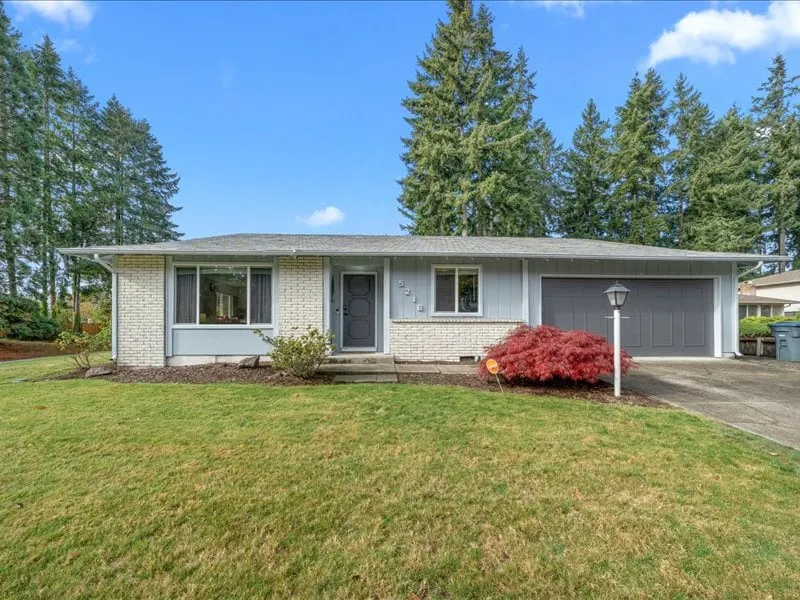 Spacious & Comfy Stay Near Chambers Bay - Image 1