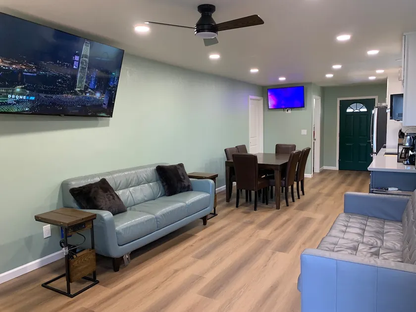 Seabreeze Retreat-Renovated/2Baths/Parking/Wi-Fi - Image 1