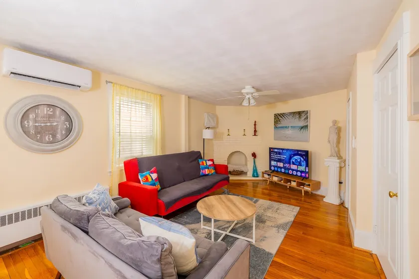 Sunny 3BR APT Step to the Ocean Minute from Boston - Image 1
